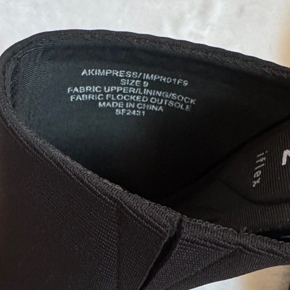 NWOT Anne Klein Black Textured Mules - Picture 6 of 6